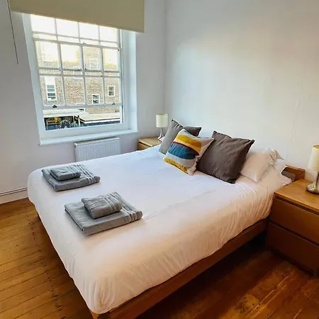 Cosy London Bedroom Near Oval Station - Shared Bathroom